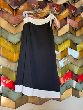 Gilli Black A-Line Midi Skirt with White Waistband and Hem with one shoulder